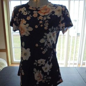 🐟Women's Flowered Tee Shirt NEW